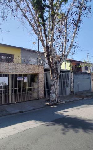 Casa à venda com 240m², 3 quartos e 2 vagas Casa à venda com 240m², 3 quartos e 2 vagasFachada