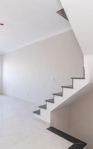 Casa à venda com 120m², 2 quartos e 2 vagas Casa à venda com 120m², 2 quartos e 2 vagasSala