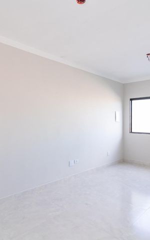 Casa à venda com 120m², 2 quartos e 2 vagas Casa à venda com 120m², 2 quartos e 2 vagasSala