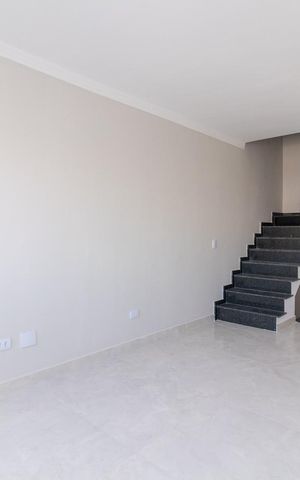 Casa à venda com 120m², 2 quartos e 2 vagas Casa à venda com 120m², 2 quartos e 2 vagasSala