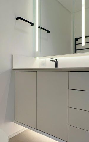 Apartamento para alugar com 105m², 2 quartos e 1 vaga Apartamento para alugar com 105m², 2 quartos e 1 vagaBanheiro da suíte 2