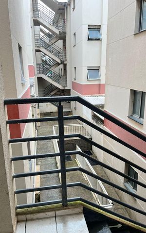 Apartamento à venda com 47m², 2 quartos e 1 vaga Apartamento à venda com 47m², 2 quartos e 1 vagaVaranda