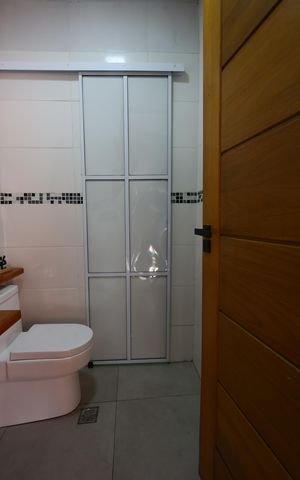 Casa à venda com 150m², 3 quartos e 4 vagas Casa à venda com 150m², 3 quartos e 4 vagasBanheiro