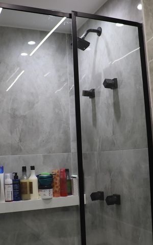 Apartamento à venda com 60m², 2 quartos e 1 vaga Apartamento à venda com 60m², 2 quartos e 1 vagaBanheiro da Suíte
