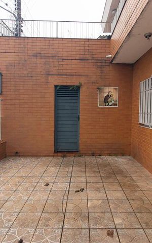 Casa à venda com 250m², 3 quartos e 3 vagas Casa à venda com 250m², 3 quartos e 3 vagasEntrada