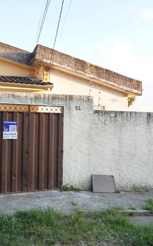 Casa para alugar com 50m², 3 quartos e 1 vaga Casa para alugar com 50m², 3 quartos e 1 vagaFachada
