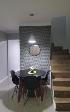 Casa para alugar com 90m², 2 quartos e 2 vagasSala