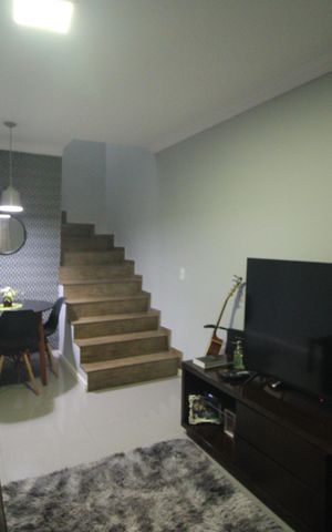 Casa para alugar com 90m², 2 quartos e 2 vagasSala