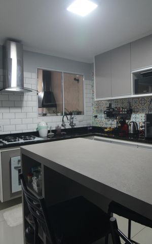Casa para alugar com 90m², 2 quartos e 2 vagasCozinha