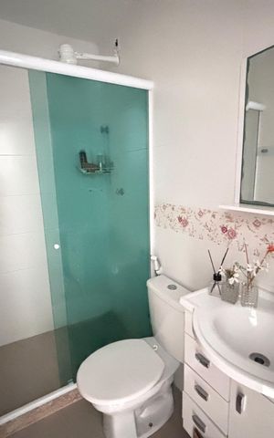 Casa de condomínio à venda com 213m², 3 quartos e 3 vagas Casa de condomínio à venda com 213m², 3 quartos e 3 vagasBanheiro