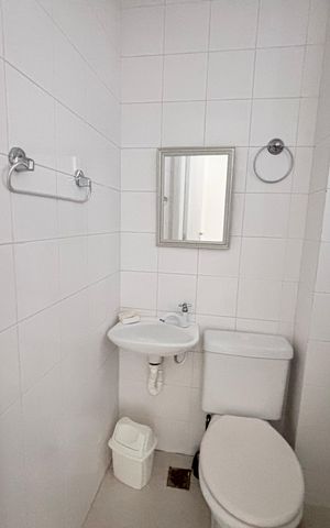 Casa de condomínio à venda com 213m², 3 quartos e 3 vagas Casa de condomínio à venda com 213m², 3 quartos e 3 vagasBanheiro de serviço