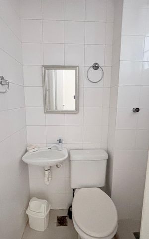 Casa de condomínio à venda com 213m², 3 quartos e 3 vagas Casa de condomínio à venda com 213m², 3 quartos e 3 vagasBanheiro de serviço