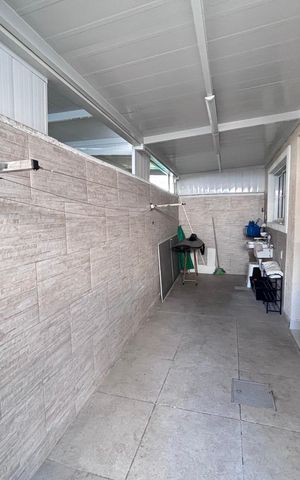 Casa de condomínio à venda com 213m², 3 quartos e 3 vagas Casa de condomínio à venda com 213m², 3 quartos e 3 vagasÁrea de Serviço