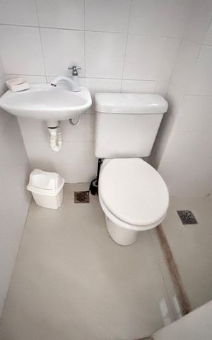 Casa de condomínio à venda com 213m², 3 quartos e 3 vagas Casa de condomínio à venda com 213m², 3 quartos e 3 vagasBanheiro de serviço