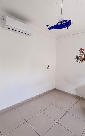 Casa de condomínio à venda com 213m², 3 quartos e 3 vagas Casa de condomínio à venda com 213m², 3 quartos e 3 vagasQuarto 2