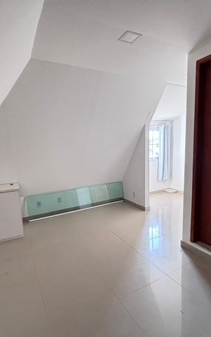 Casa de condomínio à venda com 213m², 3 quartos e 3 vagas Casa de condomínio à venda com 213m², 3 quartos e 3 vagasSótao