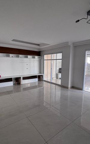 Casa de condomínio à venda com 213m², 3 quartos e 3 vagas Casa de condomínio à venda com 213m², 3 quartos e 3 vagasSala
