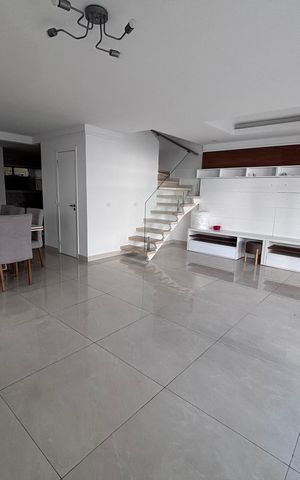 Casa de condomínio à venda com 213m², 3 quartos e 3 vagas Casa de condomínio à venda com 213m², 3 quartos e 3 vagasSala