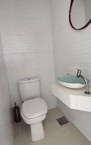 Casa de condomínio à venda com 213m², 3 quartos e 3 vagas Casa de condomínio à venda com 213m², 3 quartos e 3 vagasLavabo