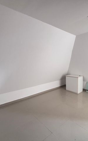 Casa de condomínio à venda com 213m², 3 quartos e 3 vagas Casa de condomínio à venda com 213m², 3 quartos e 3 vagasSótão