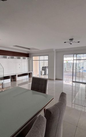 Casa de condomínio à venda com 213m², 3 quartos e 3 vagas Casa de condomínio à venda com 213m², 3 quartos e 3 vagasSala
