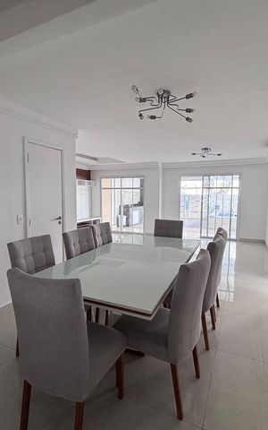 Casa de condomínio à venda com 213m², 3 quartos e 3 vagas Casa de condomínio à venda com 213m², 3 quartos e 3 vagasSala