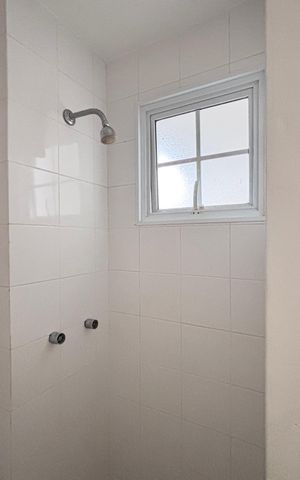 Casa de condomínio à venda com 213m², 3 quartos e 3 vagas Casa de condomínio à venda com 213m², 3 quartos e 3 vagasBanheiro de serviço