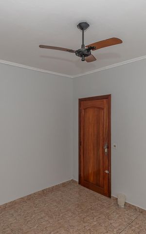 Casa à venda com 280m², 3 quartos e 2 vagas Casa à venda com 280m², 3 quartos e 2 vagasSala