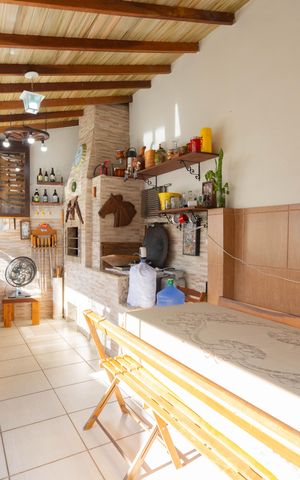 Casa à venda com 220m², 5 quartos e 4 vagas