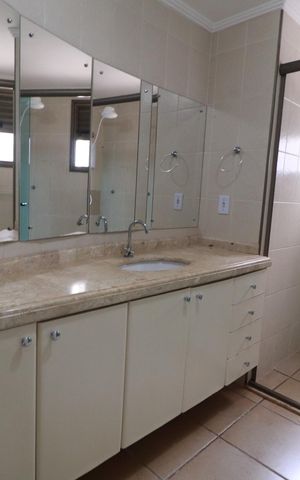 Apartamento para alugar com 155m², 4 quartos e 2 vagasBanheiro suite 1