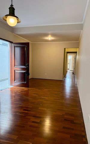 Casa à venda com 204m², 4 quartos e 2 vagas