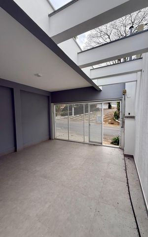 Casa à venda com 204m², 4 quartos e 2 vagas