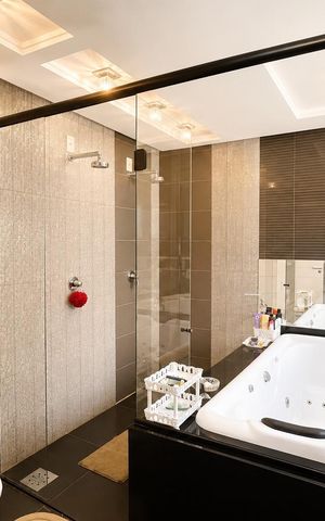 Casa de condomínio para alugar com 233m², 6 quartos e 4 vagas Casa de condomínio para alugar com 233m², 6 quartos e 4 vagasBanheiro da Suíte