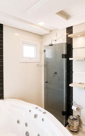 Casa de condomínio para alugar com 233m², 6 quartos e 4 vagas Casa de condomínio para alugar com 233m², 6 quartos e 4 vagasBanheiro 6