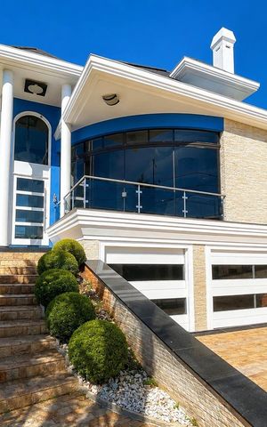 Casa de condomínio para alugar com 233m², 6 quartos e 4 vagas Casa de condomínio para alugar com 233m², 6 quartos e 4 vagasFachada