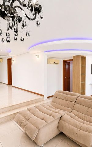 Casa de condomínio para alugar com 388m², 4 quartos e 4 vagas Casa de condomínio para alugar com 388m², 4 quartos e 4 vagasSala