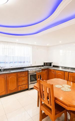Casa de condomínio para alugar com 388m², 4 quartos e 4 vagas Casa de condomínio para alugar com 388m², 4 quartos e 4 vagasCozinha
