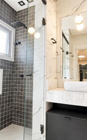 Casa de condomínio para alugar com 274m², 4 quartos e 2 vagas Casa de condomínio para alugar com 274m², 4 quartos e 2 vagasBanheiro 2