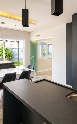 Casa de condomínio para alugar com 274m², 4 quartos e 2 vagas