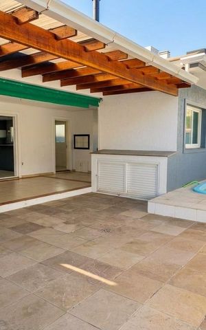 Casa de condomínio para alugar com 230m², 3 quartos e 4 vagas