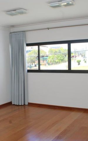 Casa para alugar com 260m², 3 quartos e 4 vagas Casa para alugar com 260m², 3 quartos e 4 vagasQuarto