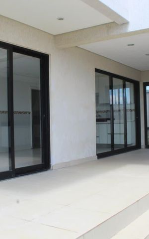 Casa para alugar com 260m², 3 quartos e 4 vagas Casa para alugar com 260m², 3 quartos e 4 vagasÁrea externa