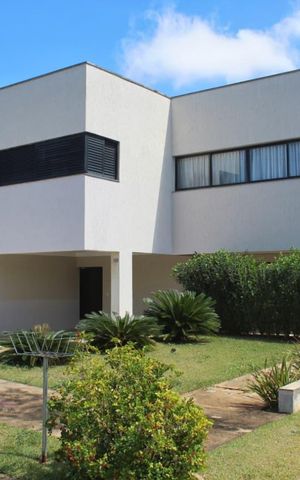 Casa para alugar com 260m², 3 quartos e 4 vagas Casa para alugar com 260m², 3 quartos e 4 vagasFachada