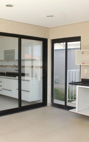 Casa para alugar com 260m², 3 quartos e 4 vagas Casa para alugar com 260m², 3 quartos e 4 vagasÁrea externa
