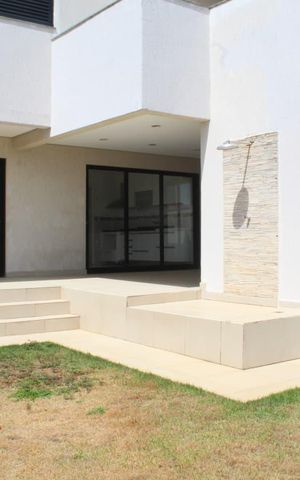 Casa para alugar com 260m², 3 quartos e 4 vagas Casa para alugar com 260m², 3 quartos e 4 vagasÁrea externa