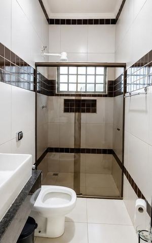 Casa à venda com 239m², 3 quartos e 4 vagas