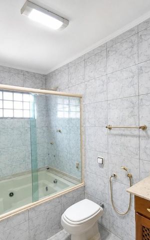 Casa à venda com 239m², 3 quartos e 4 vagas