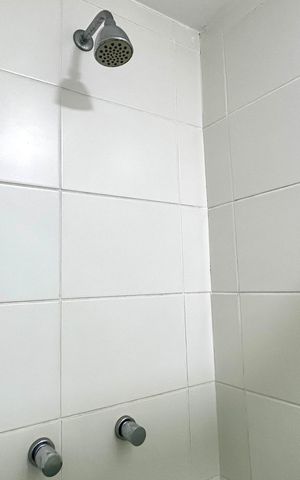 Apartamento para alugar com 61m², 2 quartos e 1 vaga Apartamento para alugar com 61m², 2 quartos e 1 vagaBanheiro da Suíte