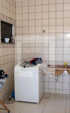 Casa à venda com 250m², 4 quartos e 2 vagas Casa à venda com 250m², 4 quartos e 2 vagasÁrea de Serviço