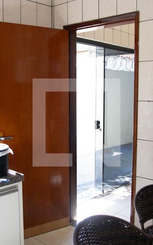 Casa à venda com 250m², 4 quartos e 2 vagas Casa à venda com 250m², 4 quartos e 2 vagasCozinha